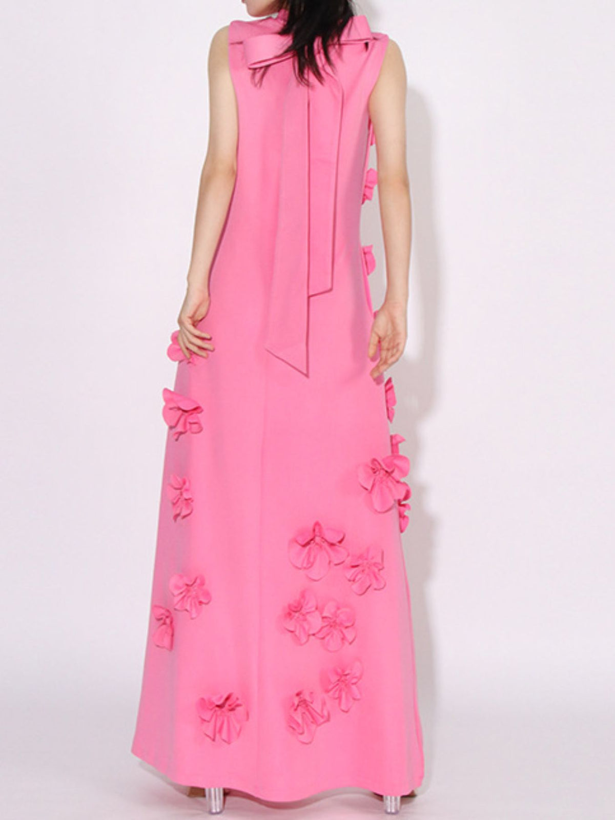 Sleeveless floral applique maxi dress in pink, detail of the fabric