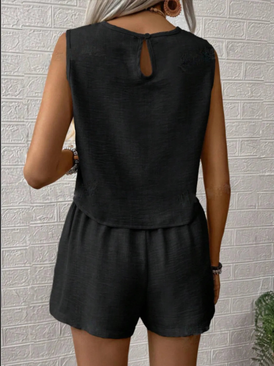 Round Neck Sleeveless Top and Shorts Set - Fashorio