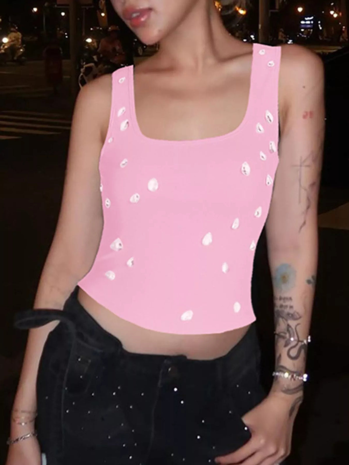 Neckline and shoulder fit of the square neck tank