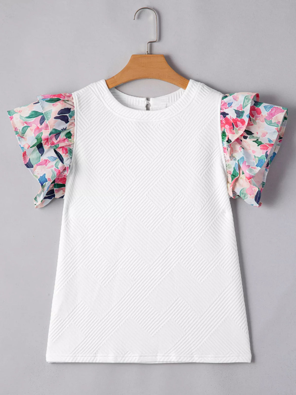White abstract print tiered ruffle sleeve top close up view