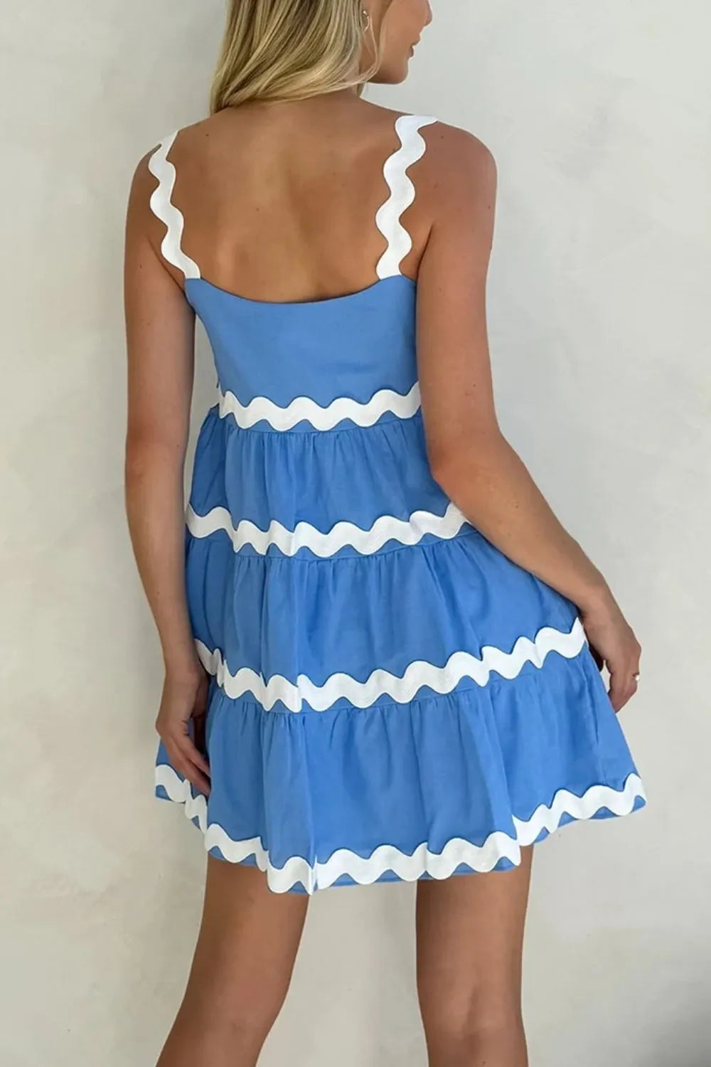 Contrast trim tiered dress side view