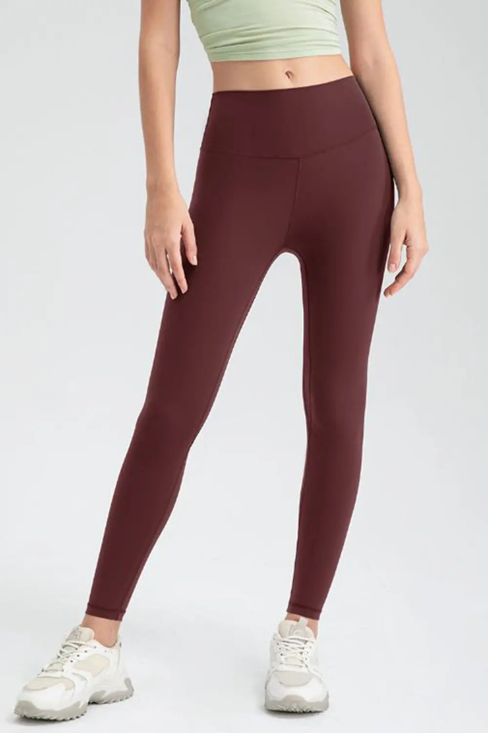 Slim fit leggings model view
