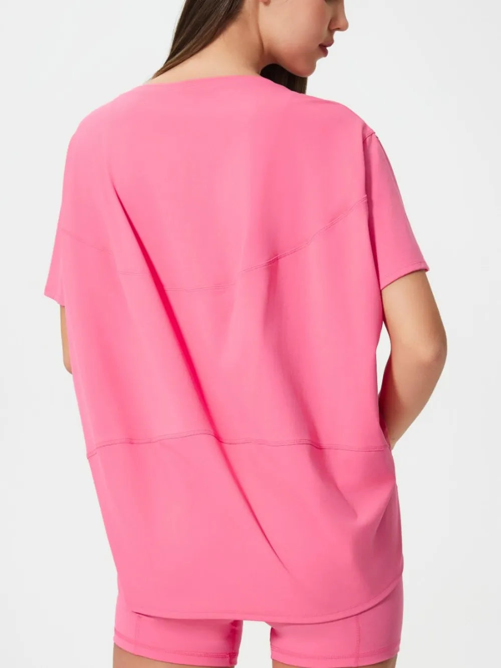 Round neck short sleeve active t-shirt detail view
