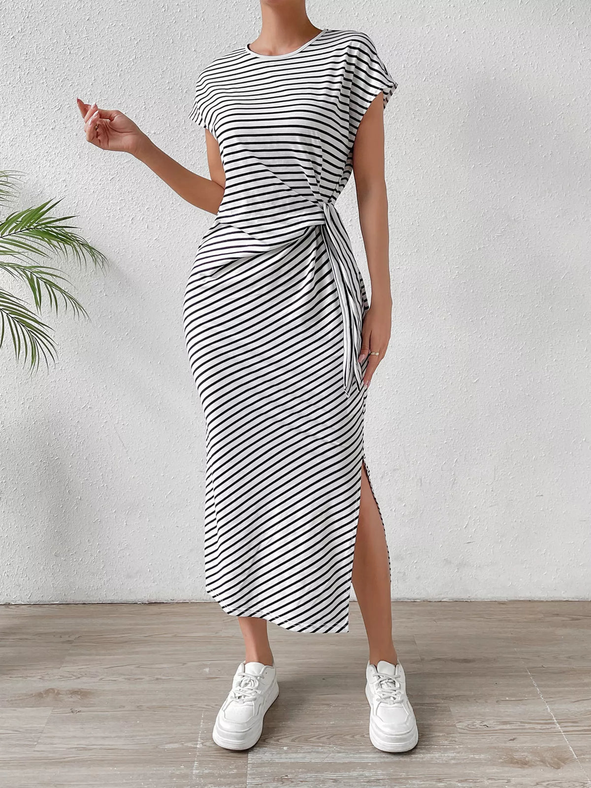 Tie waist detail on the striped long dress