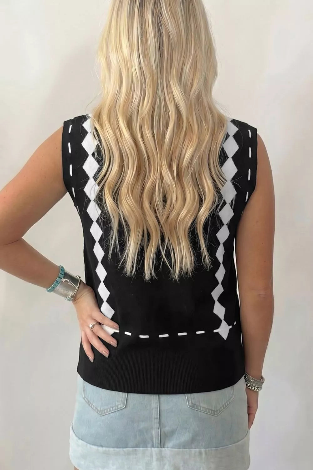 Mock neck horse geometric knit vest detail
