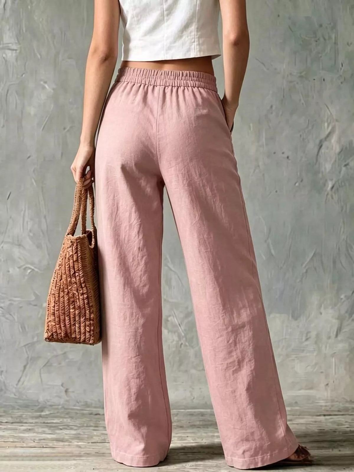 Wide leg pants pocket detail