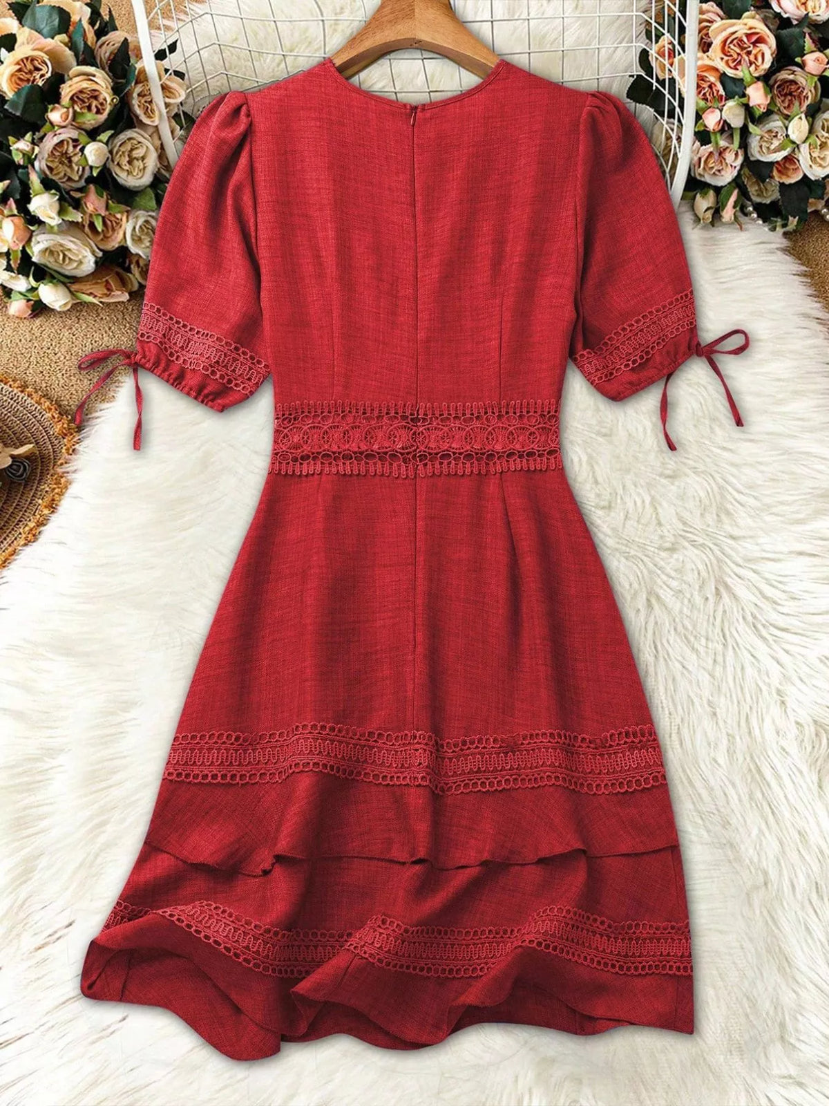 Lace V neck dress back and shoulder detail