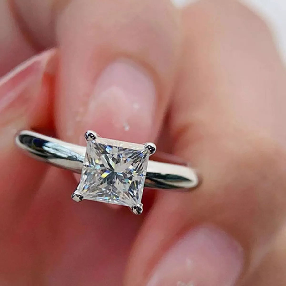 Close up of moissanite centre stone and setting