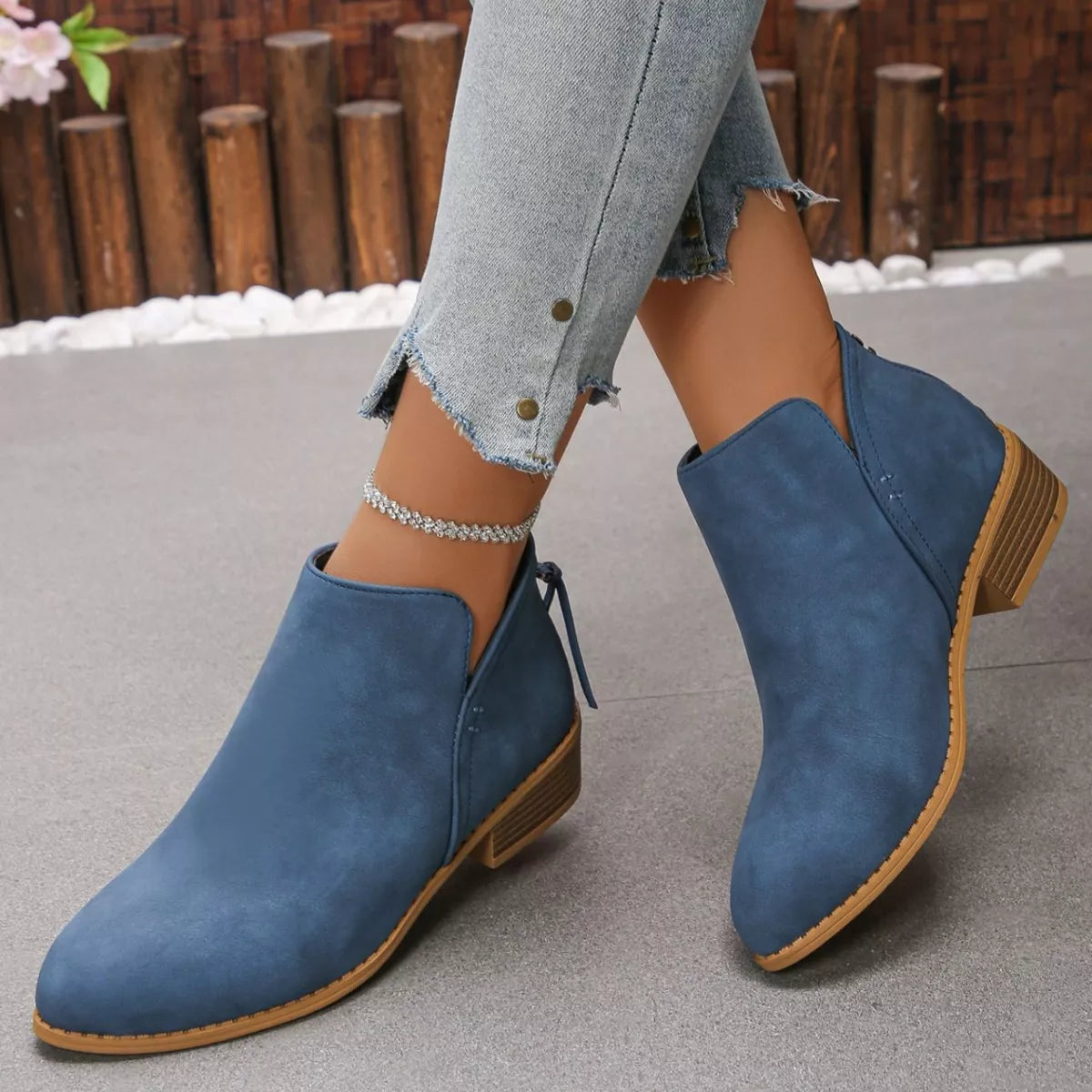 Point toe block heel ankle boots seasonal look