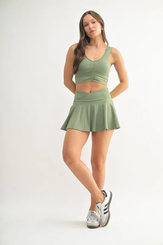 Close up of ruched front active tank fabric