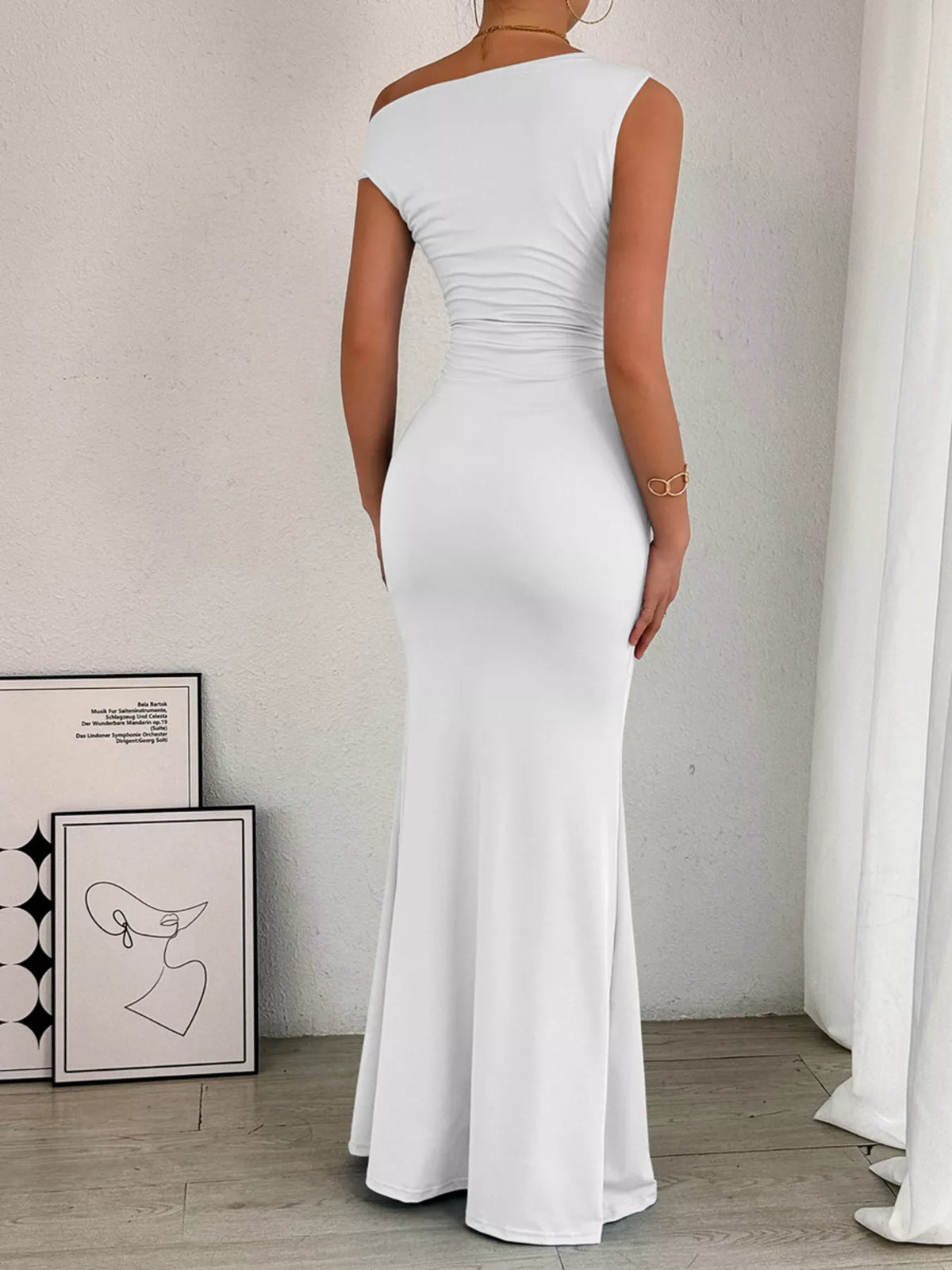 Fabric stretch and ruching detail