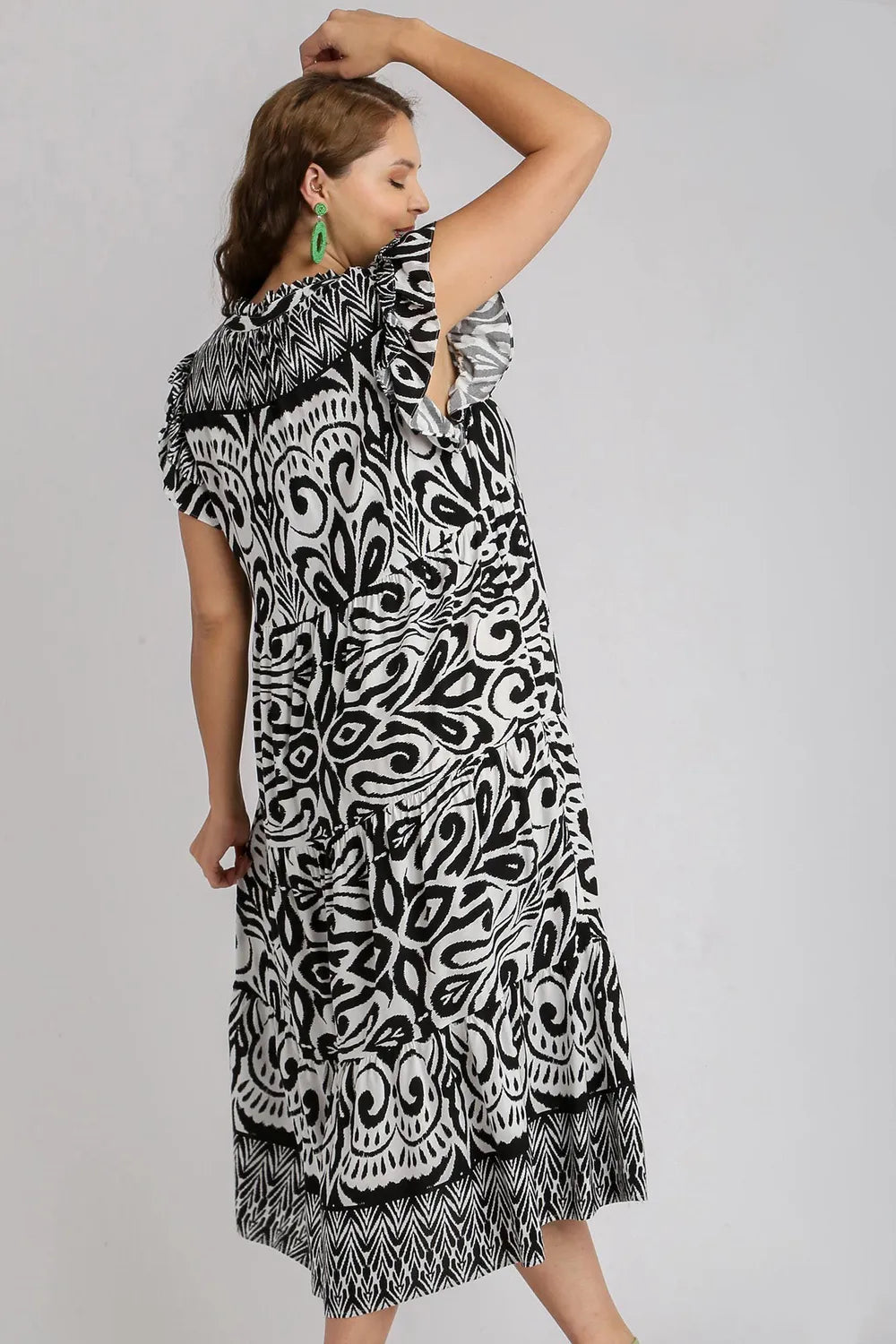 Border Print Ruffle Cap Sleeve Midi Dress Plus Size in Black on model