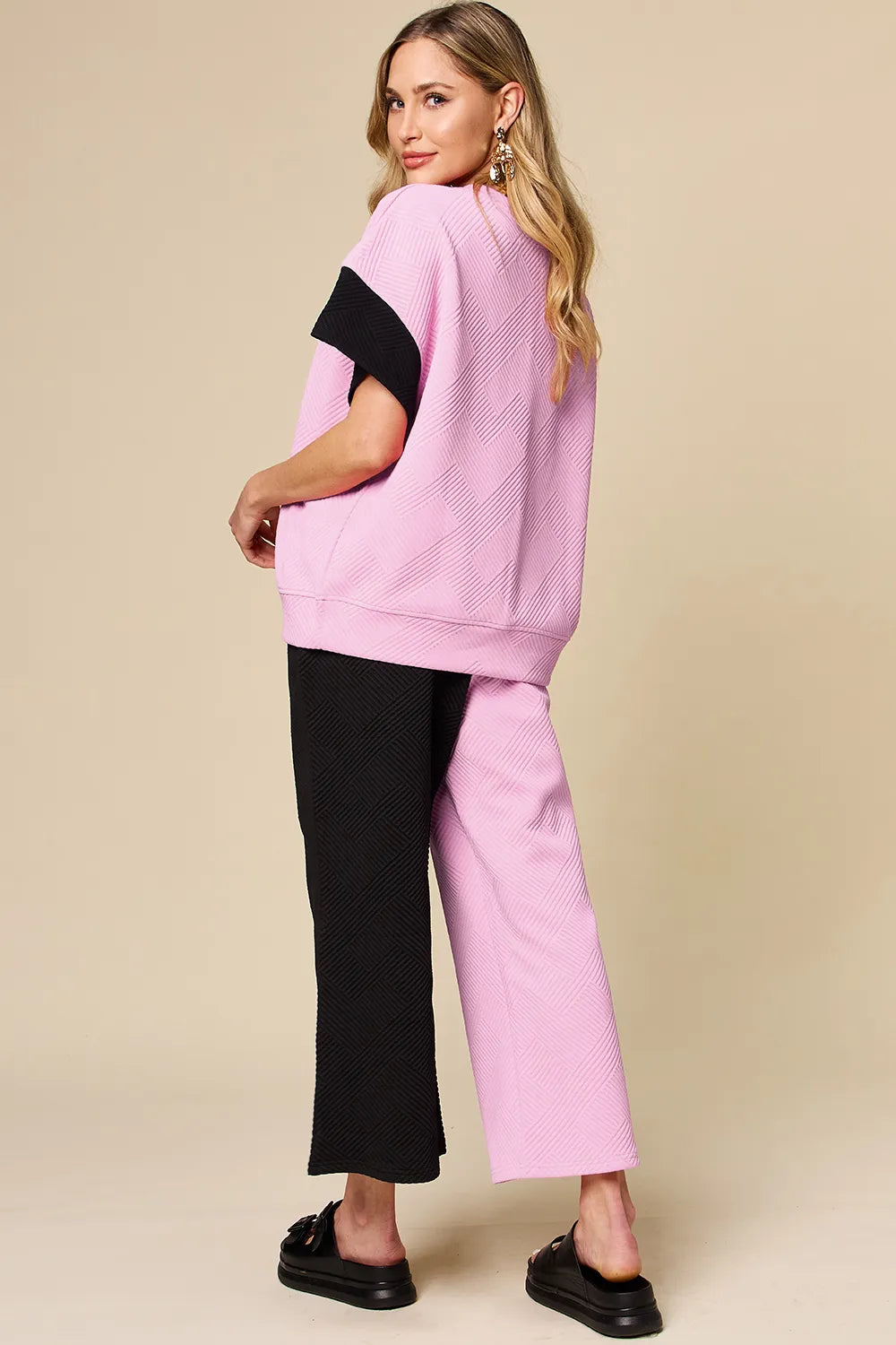 Styled view of the texture contrast lounge set