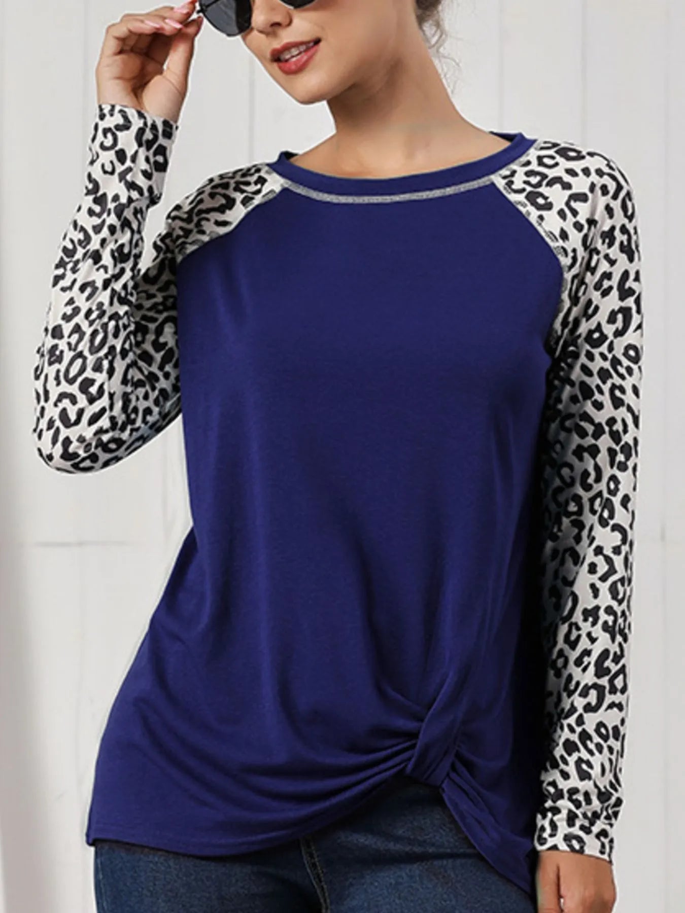 Leopard Print Raglan Sleeve Twist Hem T-Shirt - Fashorio