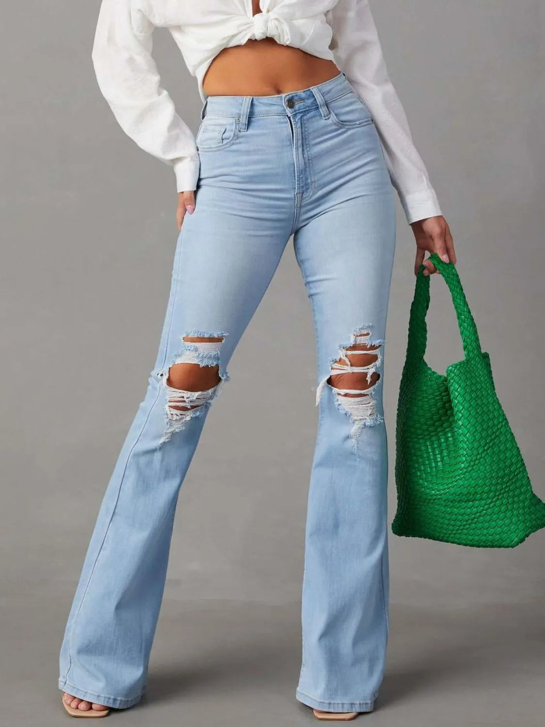 Distressed skinny jeans with pockets front view