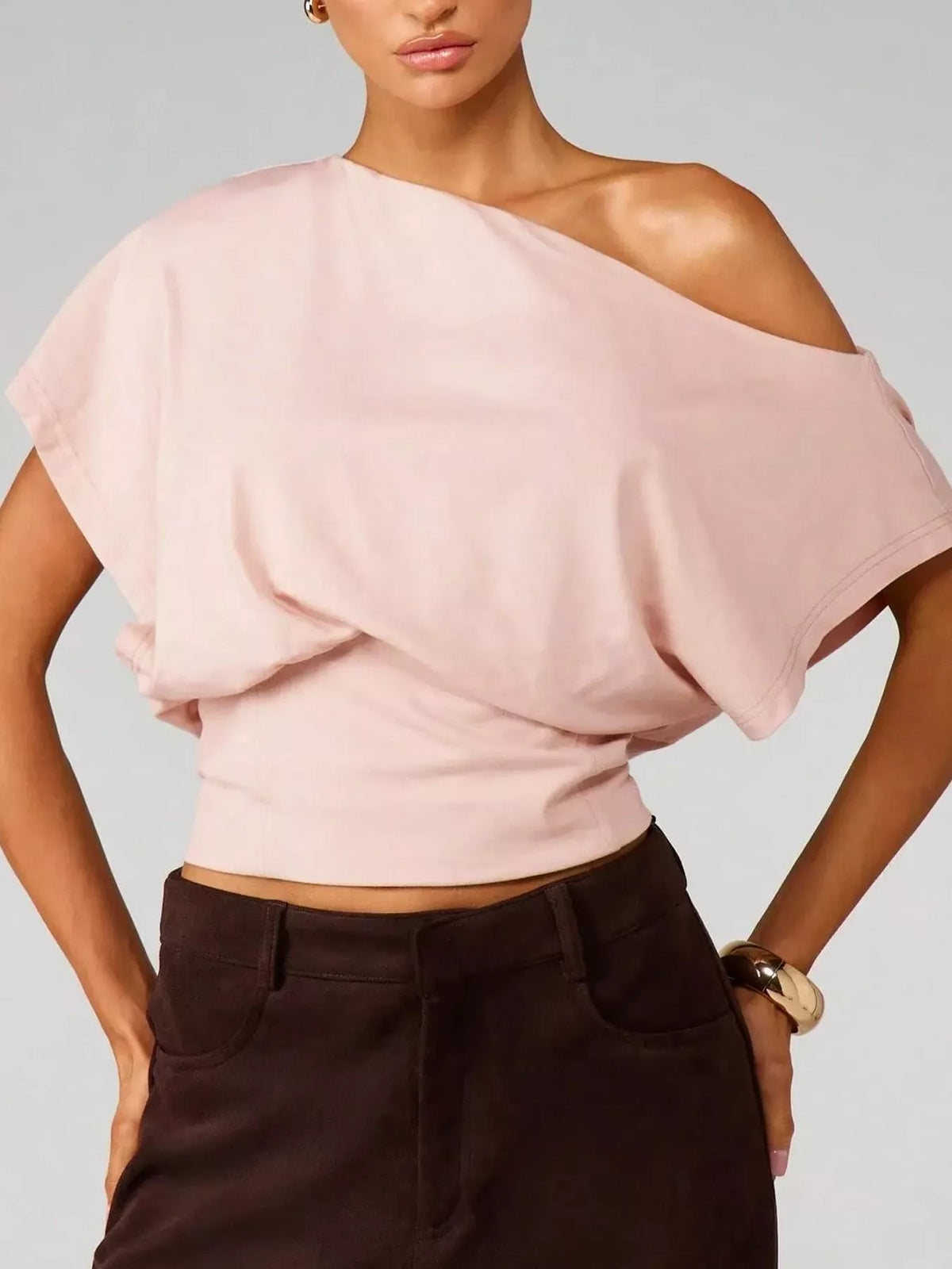One shoulder crop tee neckline detail