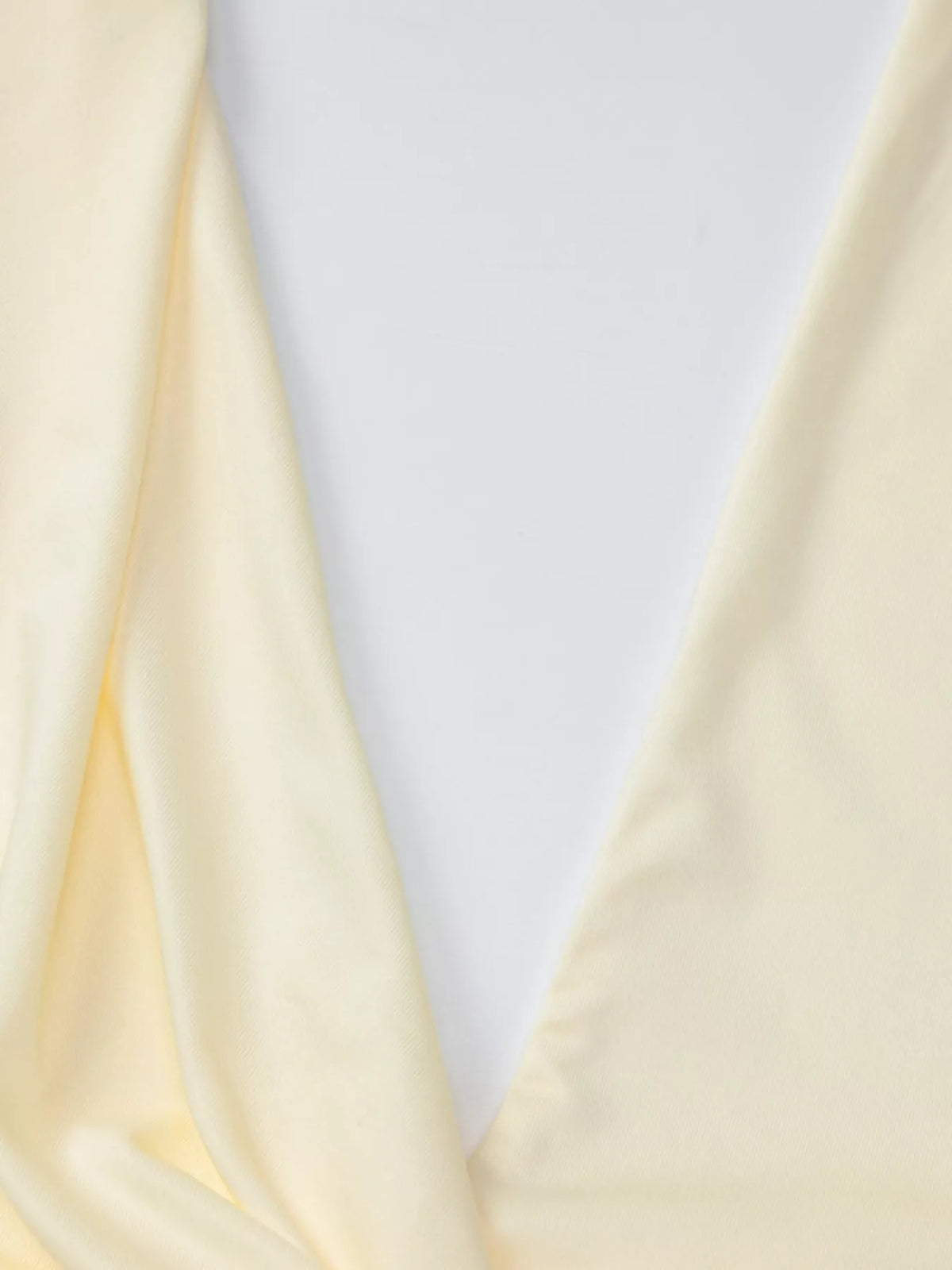 Movement of the split skirt on the Sable dress