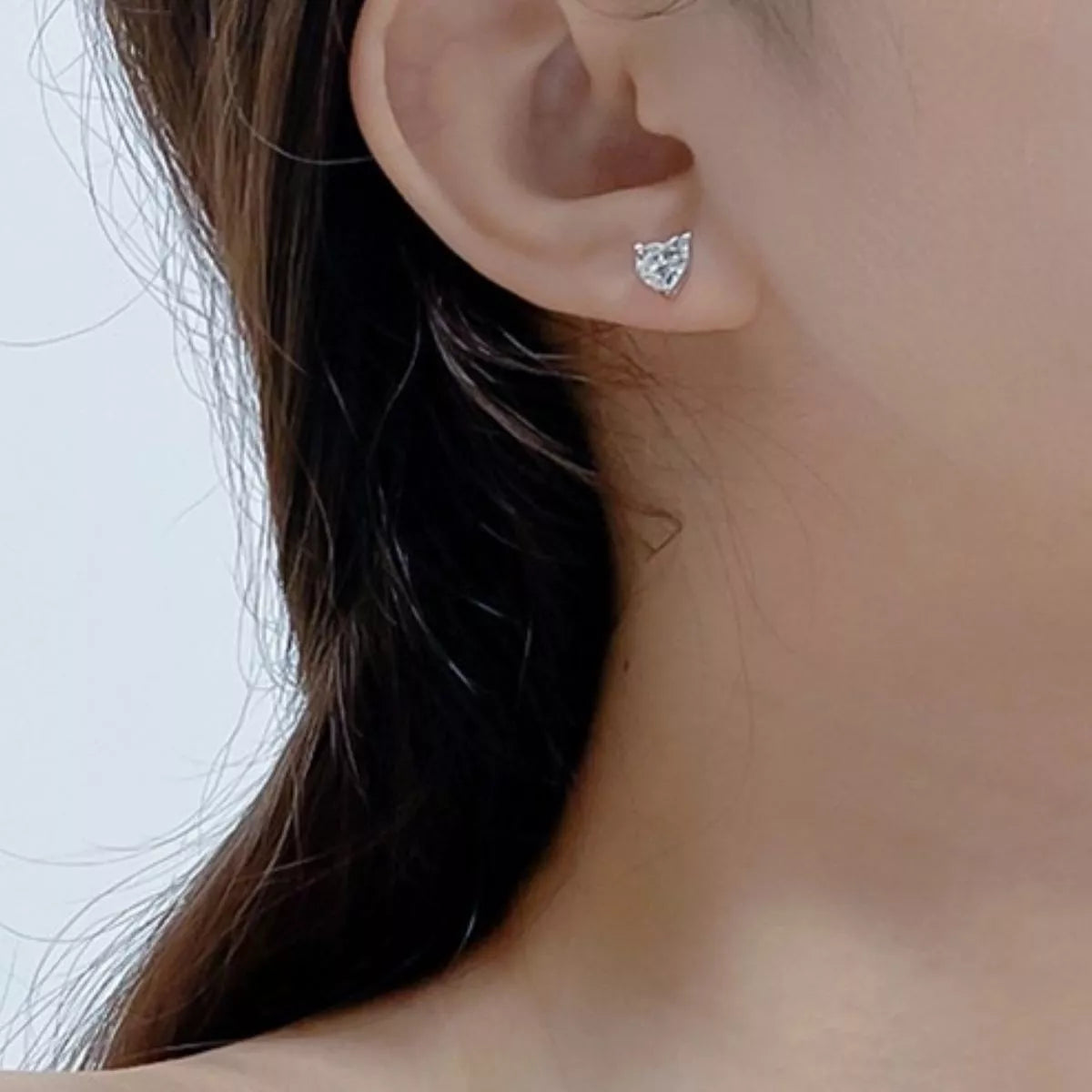 Side profile of the heart earring setting