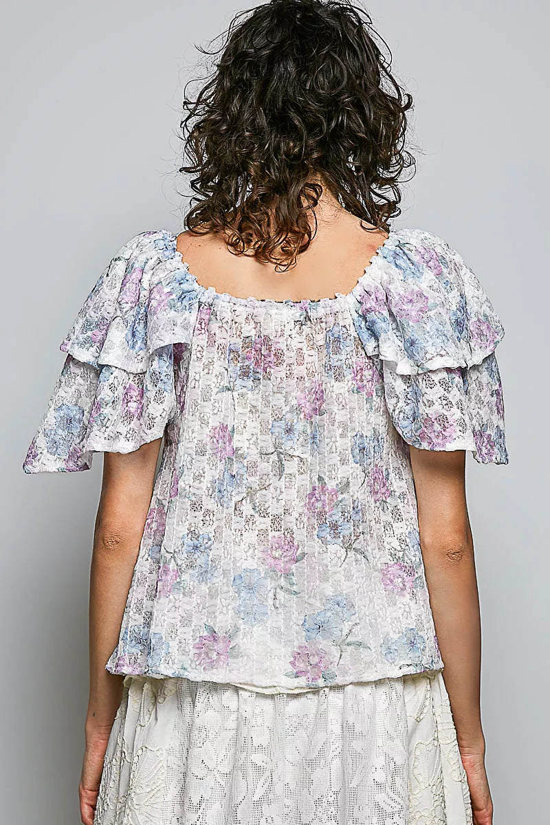 Adjustable tie front detail on the lace floral blouse
