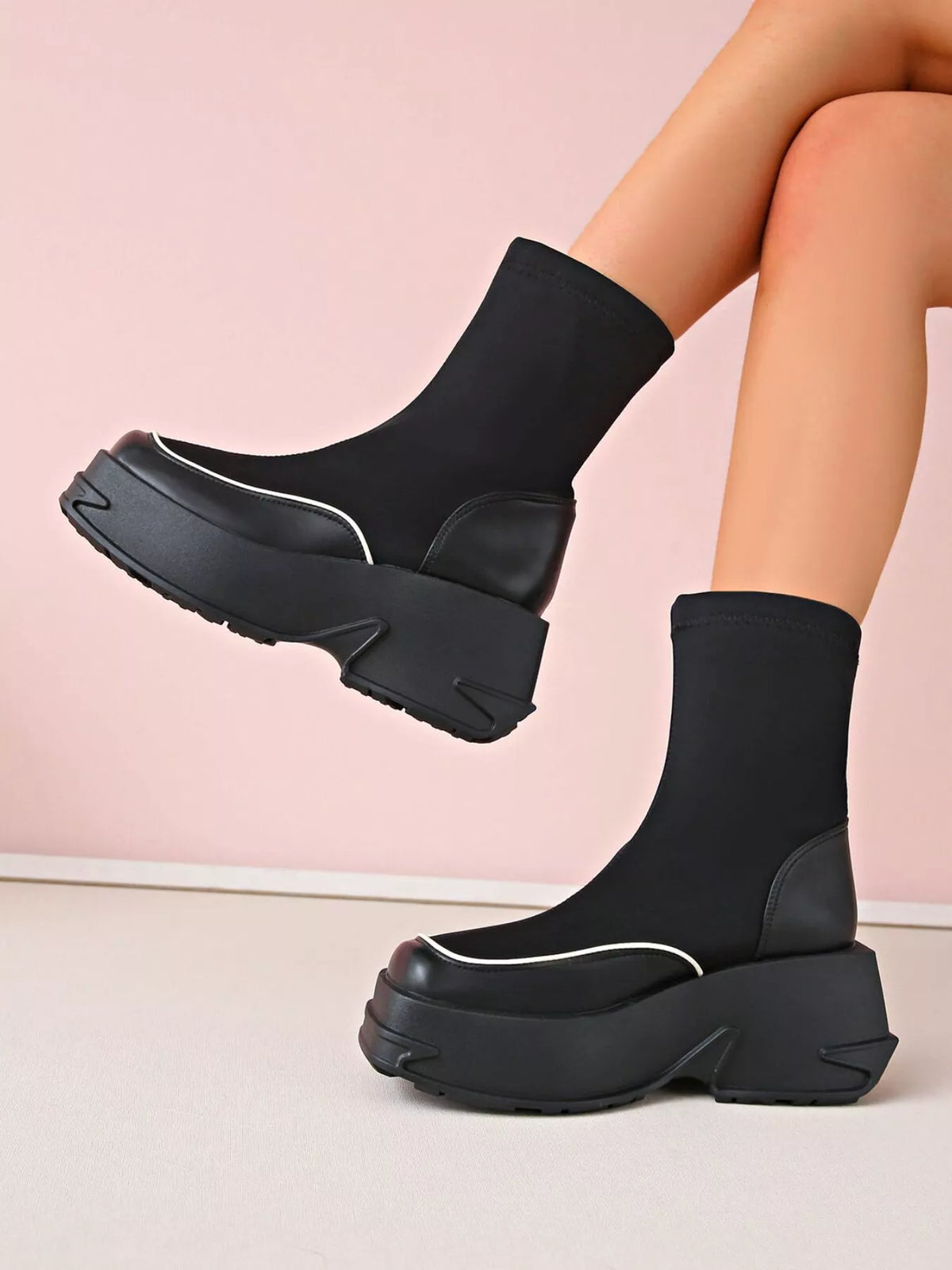 Round toe platform boots upper detail