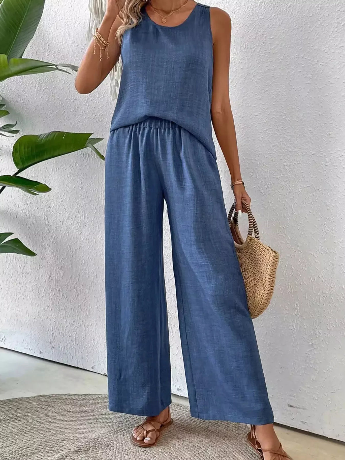 Sleeveless tank and pants set styling