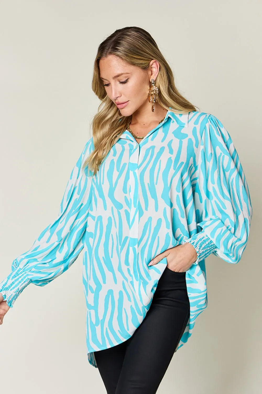 Movement view of the printed blouse