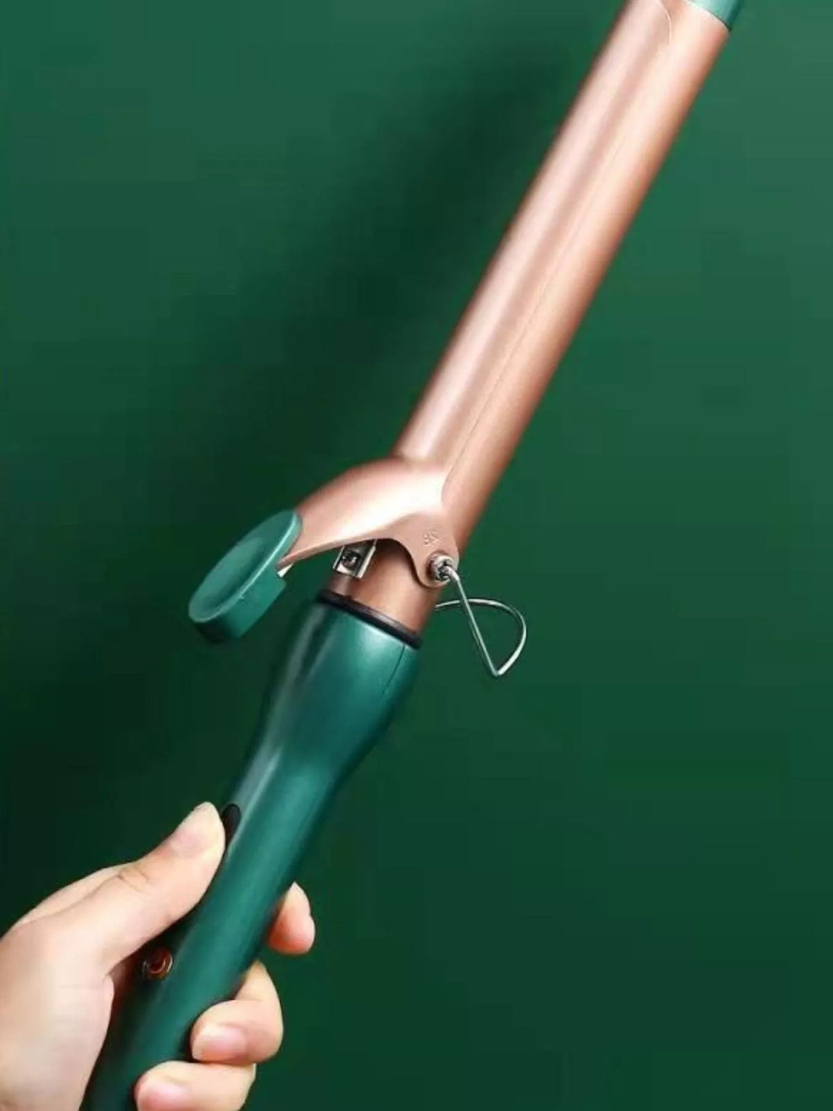 Curling wand shaping a wave