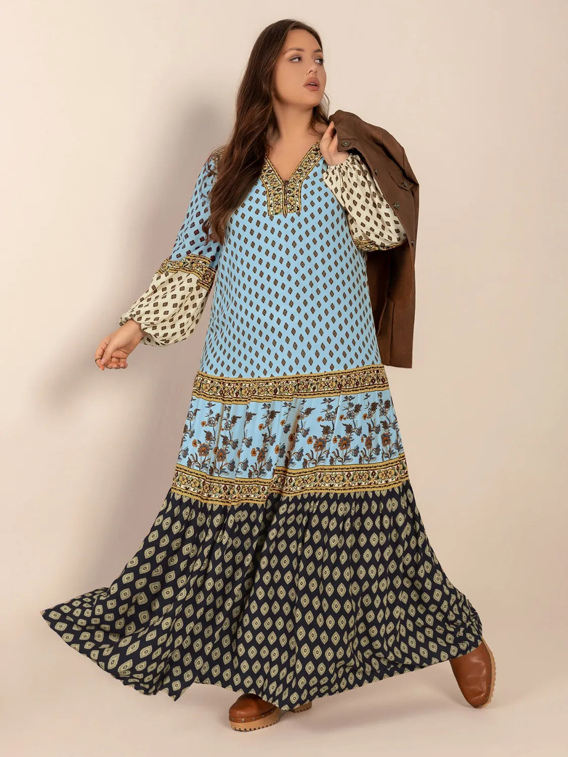 Plus size V neck balloon sleeve maxi dress in sky blue close up