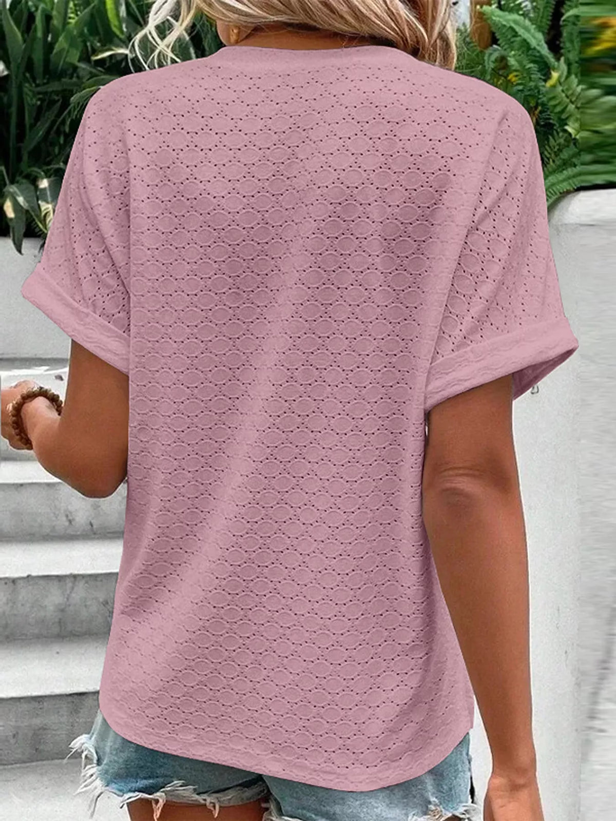 Detail of the turned cuff on the short sleeve