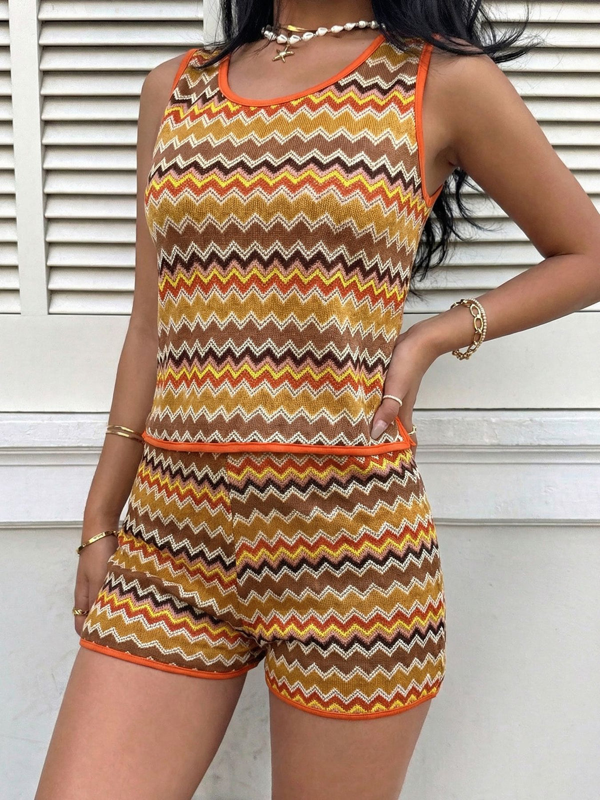 Matching knit shorts detail