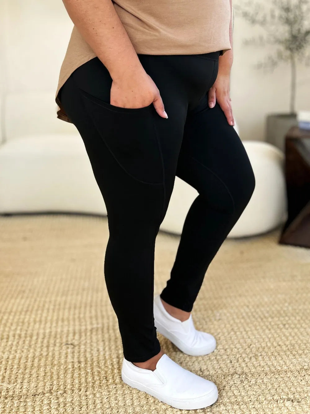 Sports leggings seated stretch pose