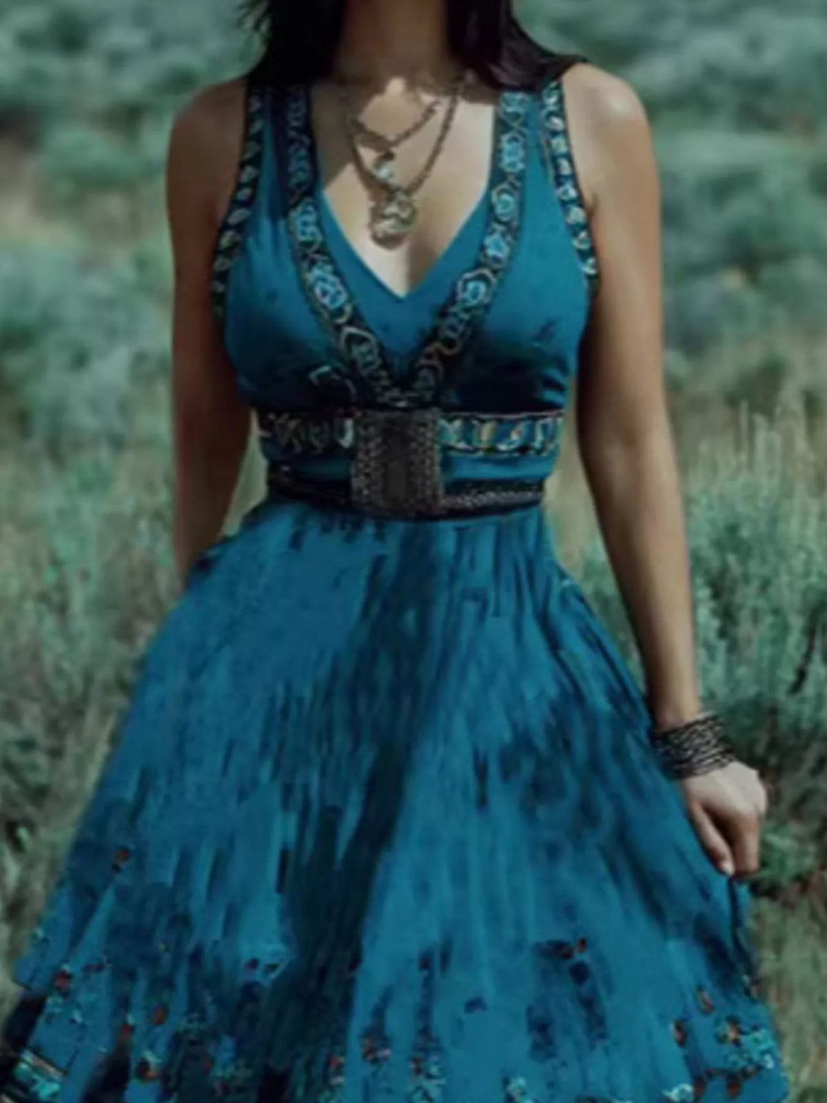Printed maxi dress V neckline and full length detail