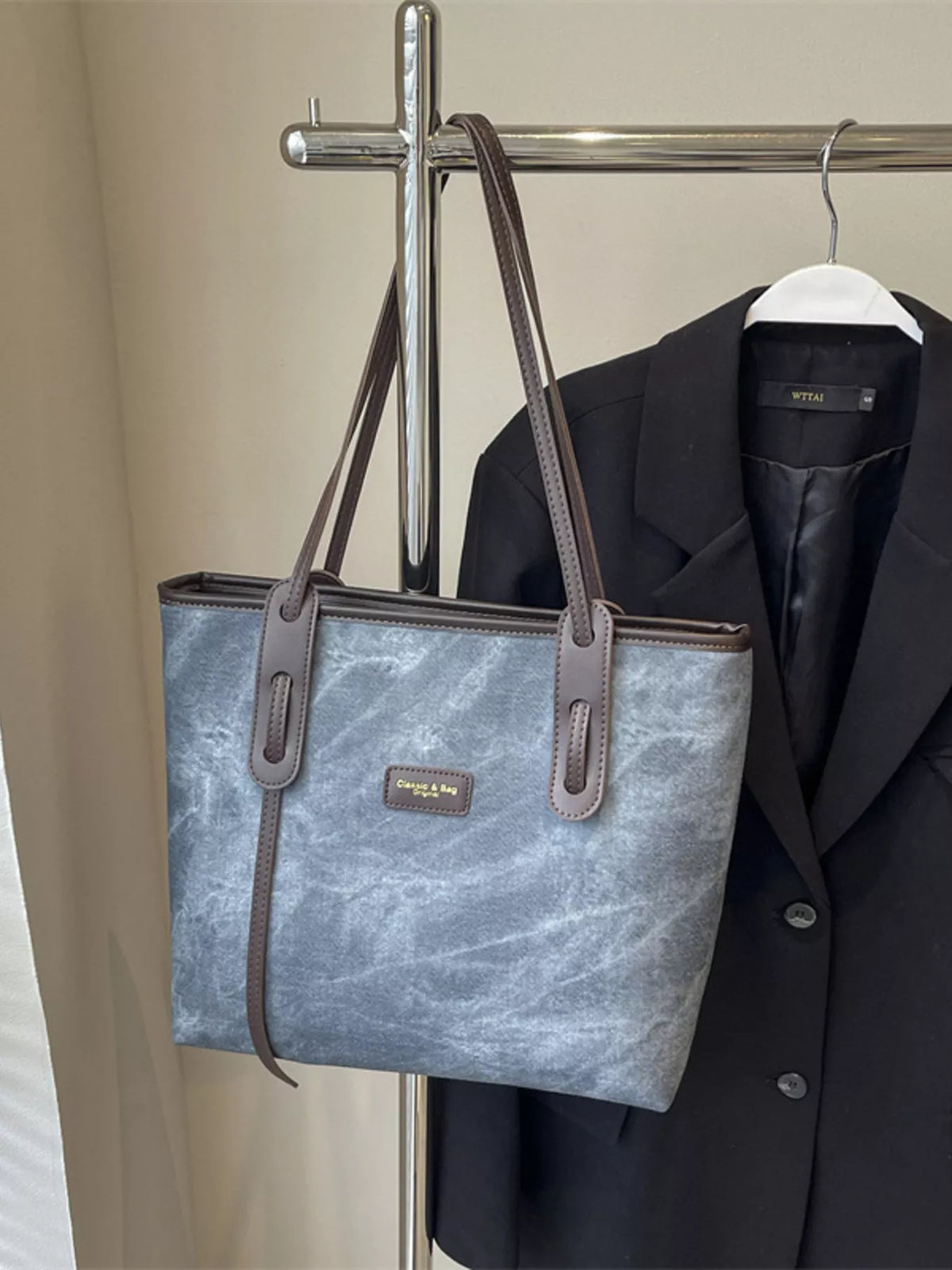 Cloud charm shoulder bag shown from the side