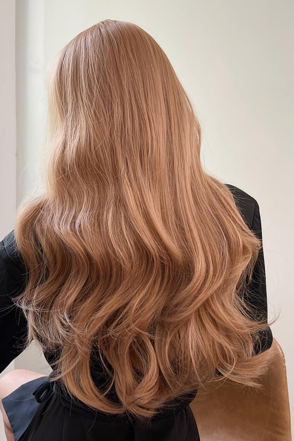 Long wavy wig side view