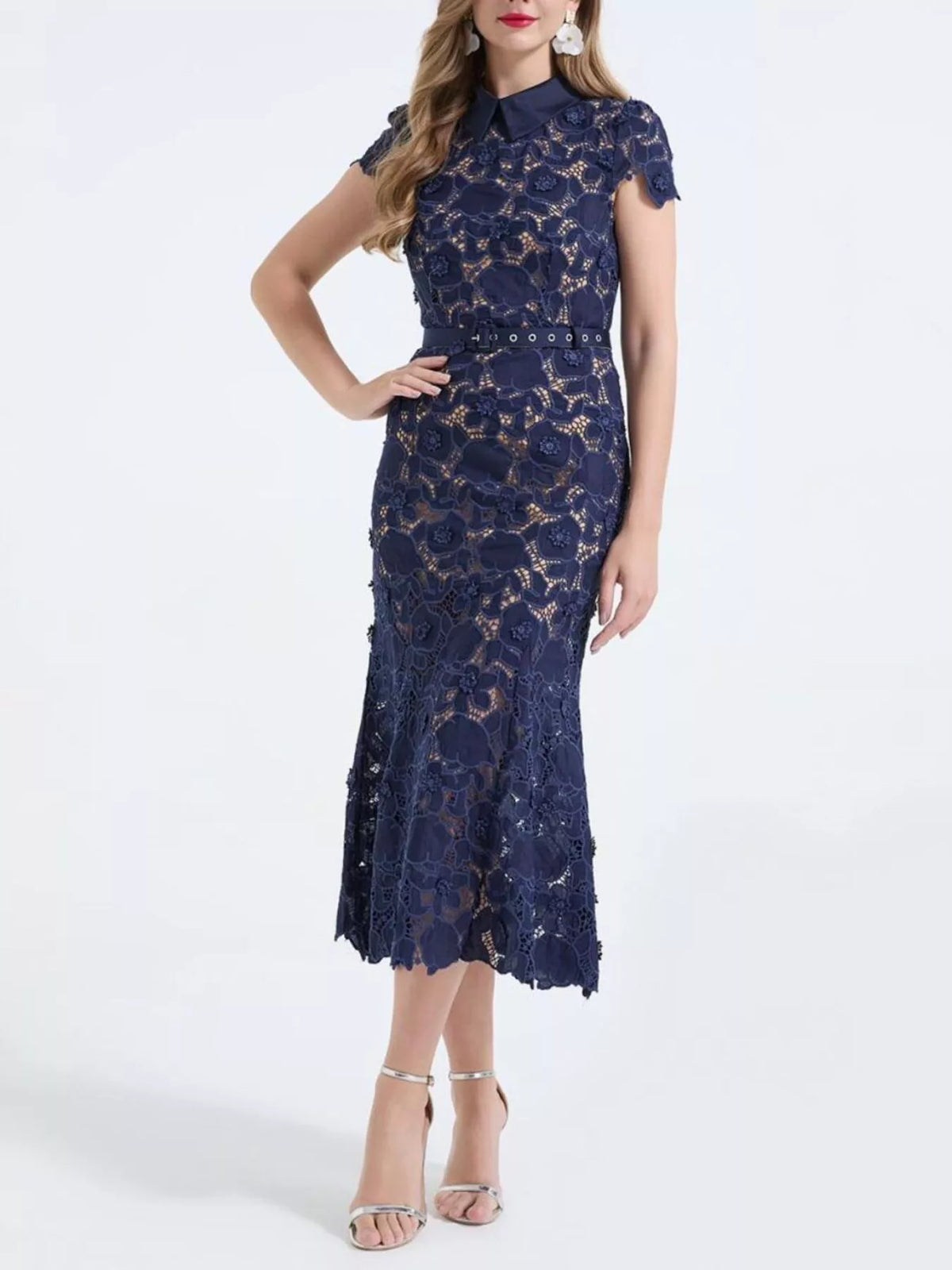 Short sleeve floral midi dress close up