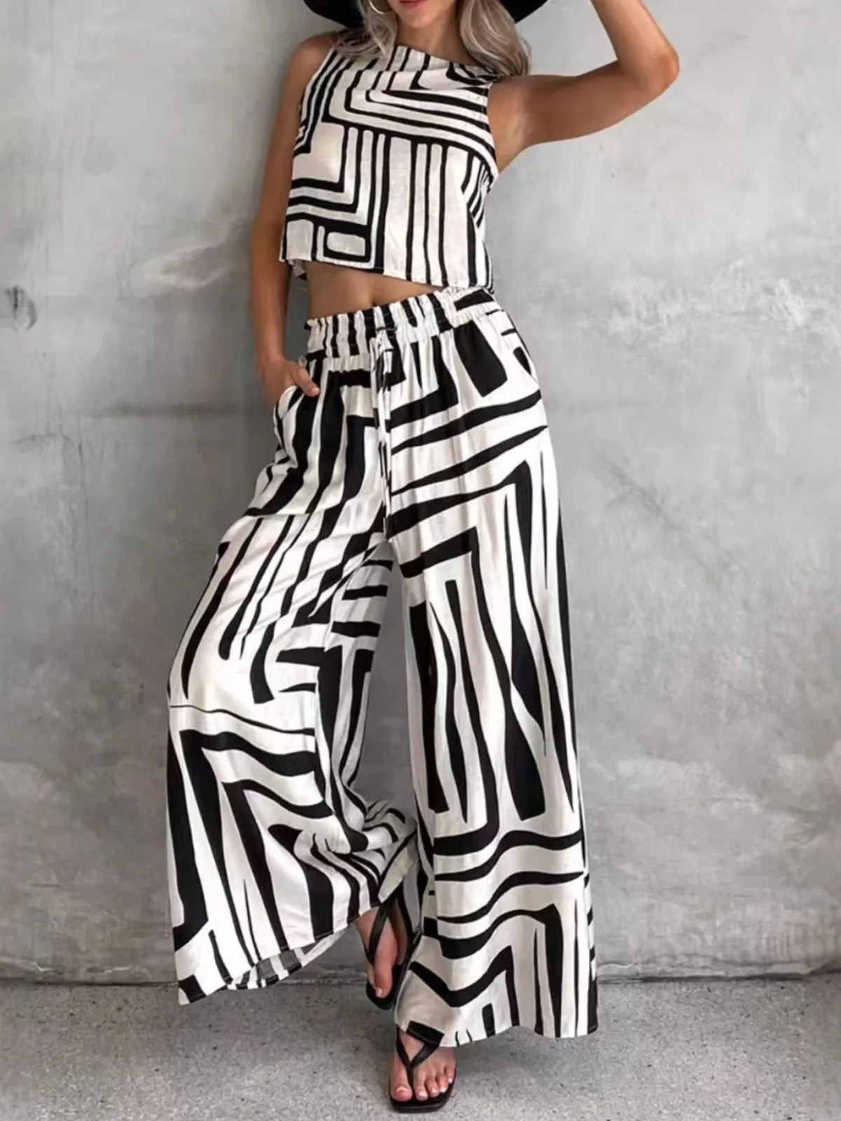 Wide leg printed pants set side view