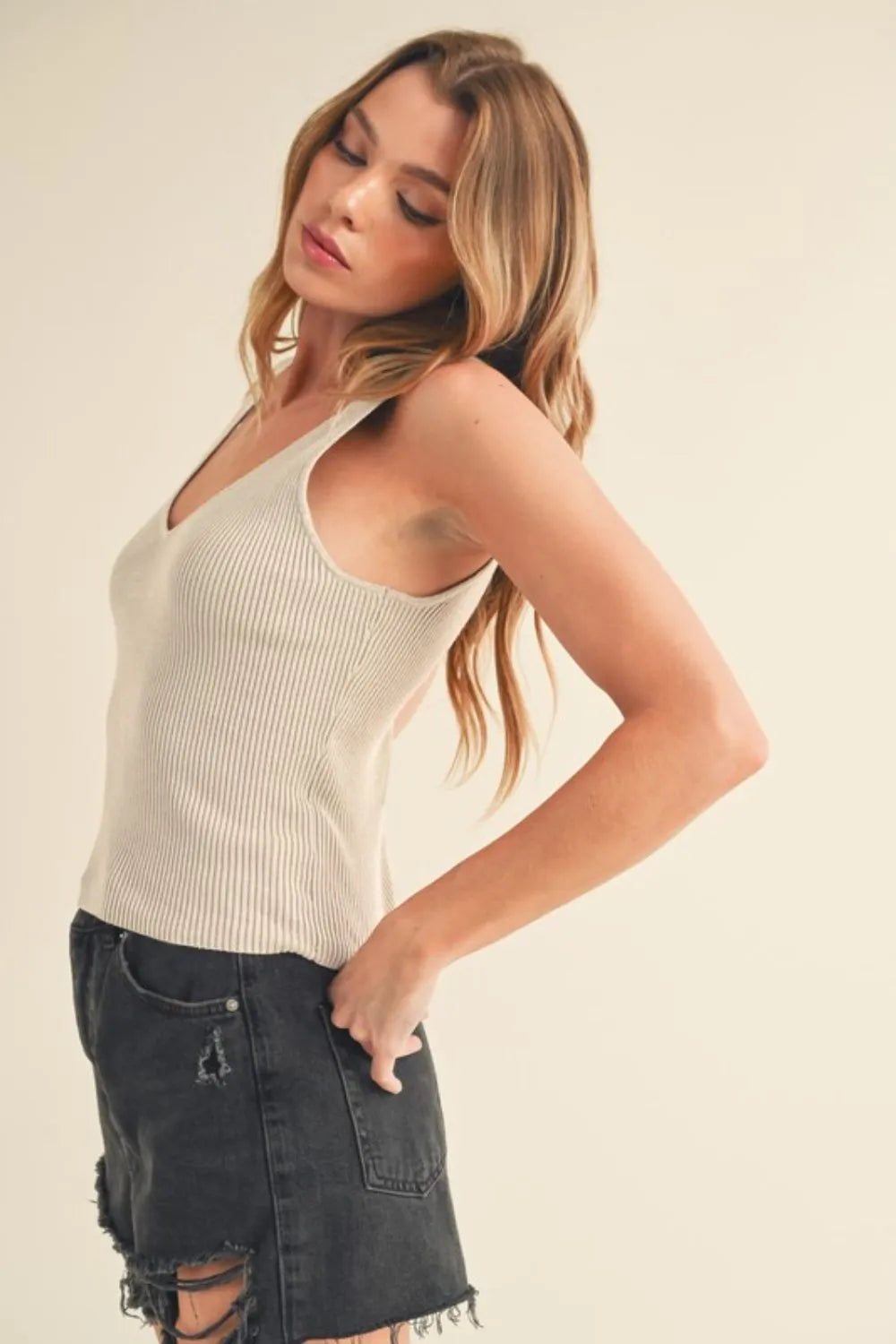 Pearl ribbed tank wide strap and knit texture detail