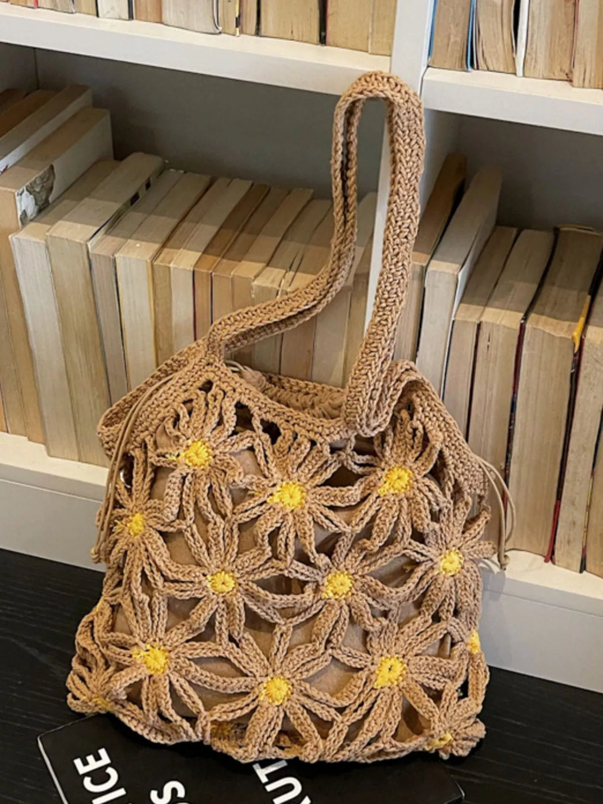 Crochet daisy shoulder bag interior view