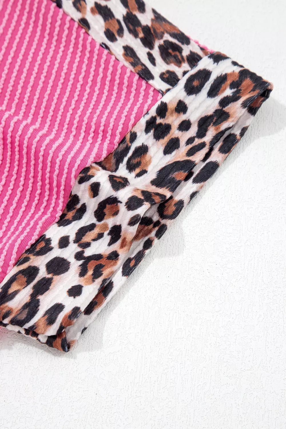 Coordinated leopard trim ribbed set detail
