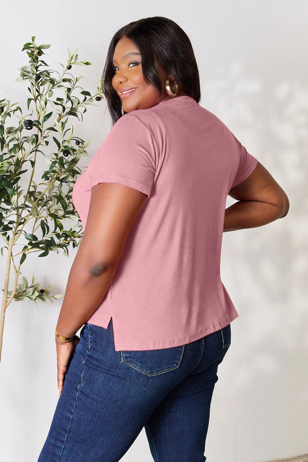 Round neck slit tee neckline detail