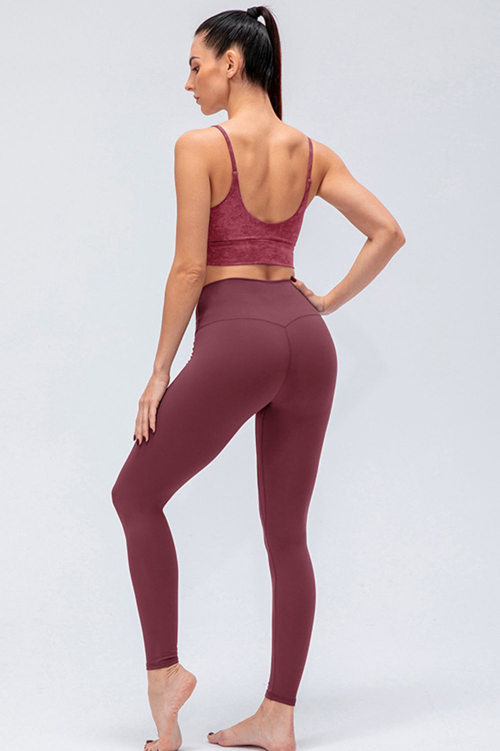 wide waistband slim fit active leggings texture close up