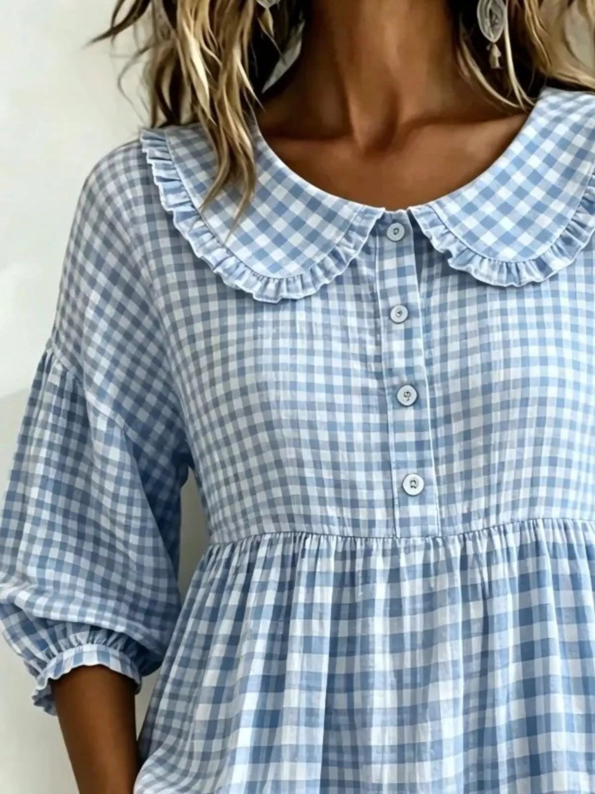 Gingham blouse close up of peter pan collar