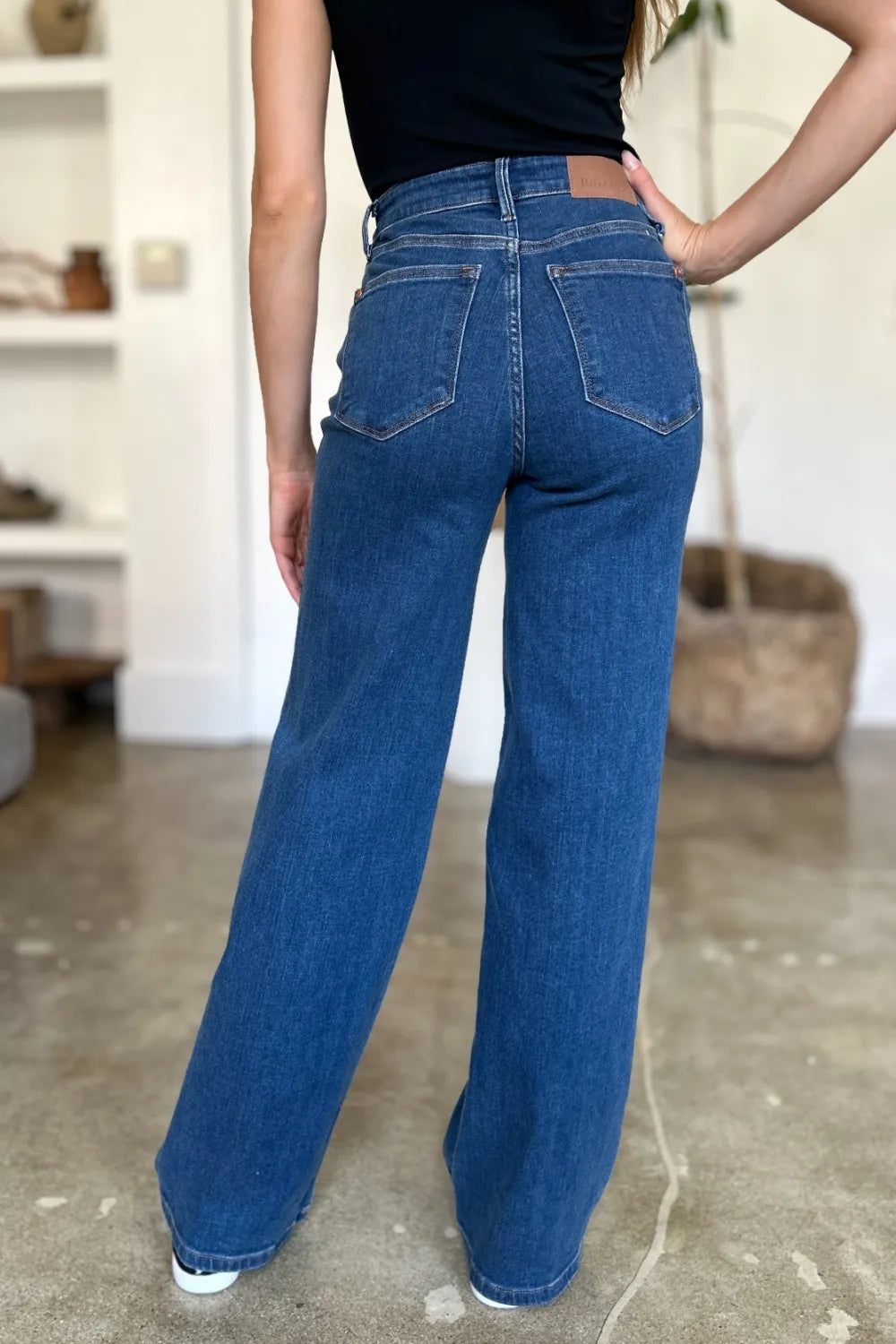 Plus size fit of the high rise straight jeans