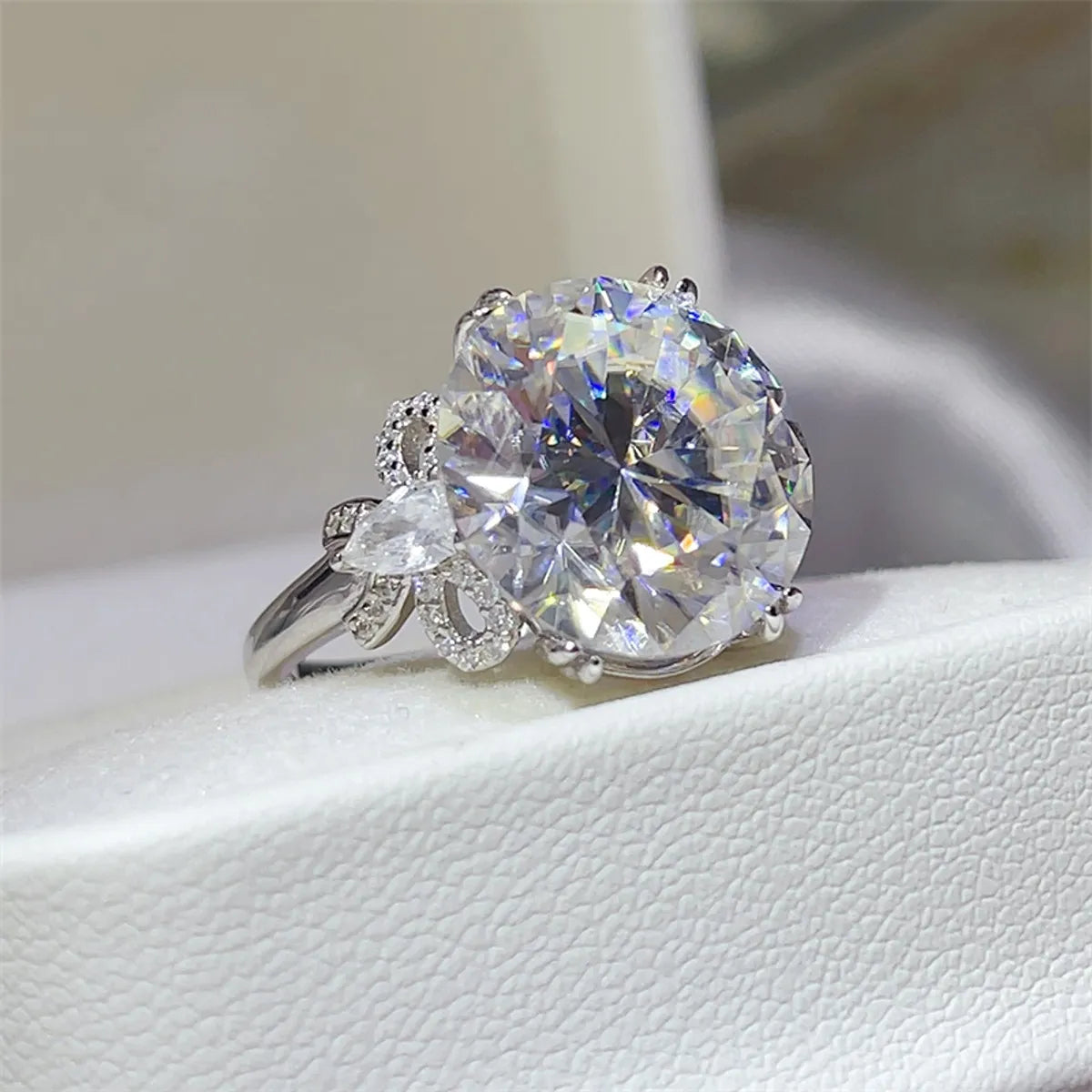 Fashorio 10 Carat Moissanite 925 Sterling Silver Ring