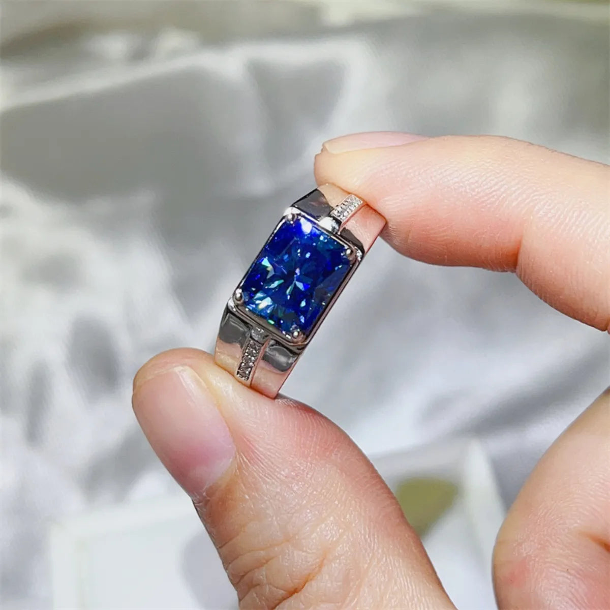 Fashorio 2 Carat Moissanite 925 Sterling Silver Ring