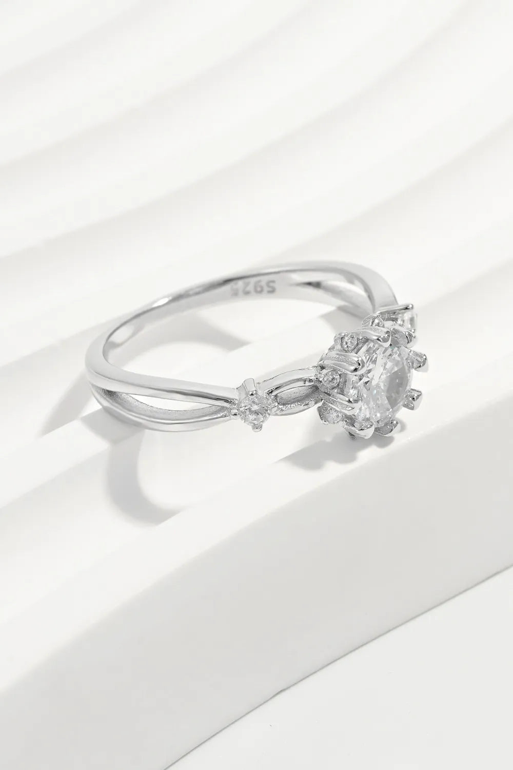 Fashorio 925 Sterling Silver Inlaid Zircon Ring