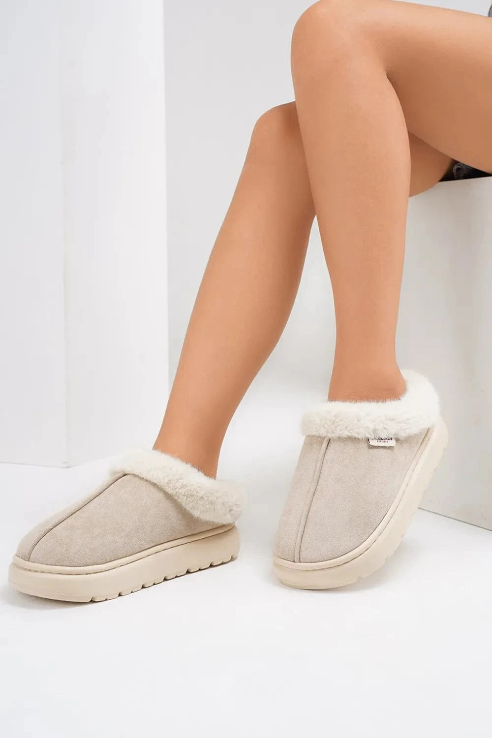 Furry Round Toe Platform Slippers Beige - Fashorio
