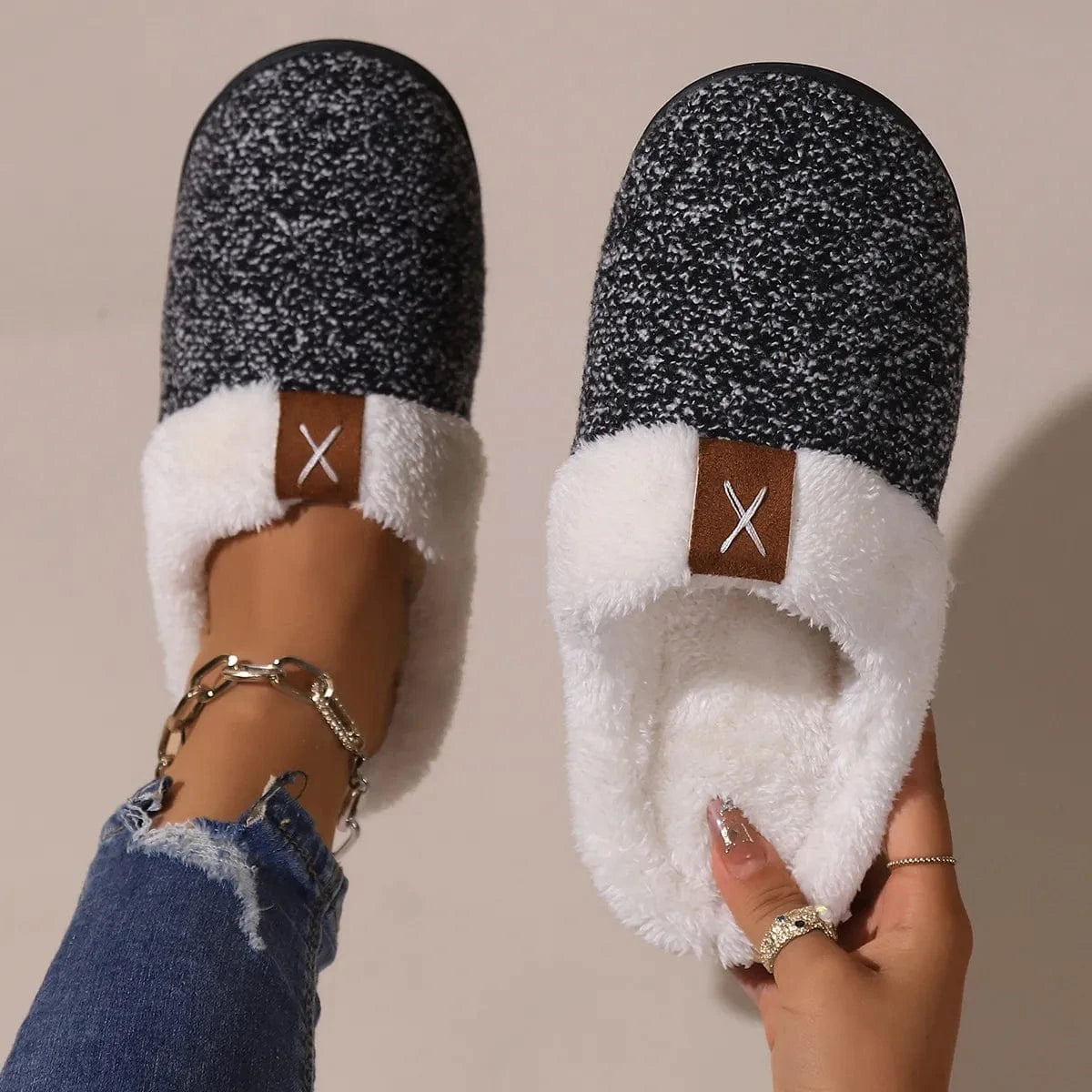 Fashorio Black / 36/37 Cozy Fleece-Lined Slippers