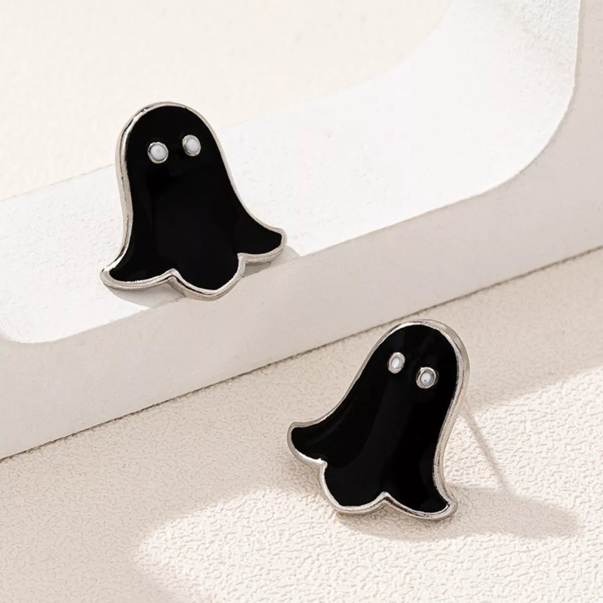 Fashorio Black And White Suit / onesize 2 Pair Halloween Ghost Stud Earrings