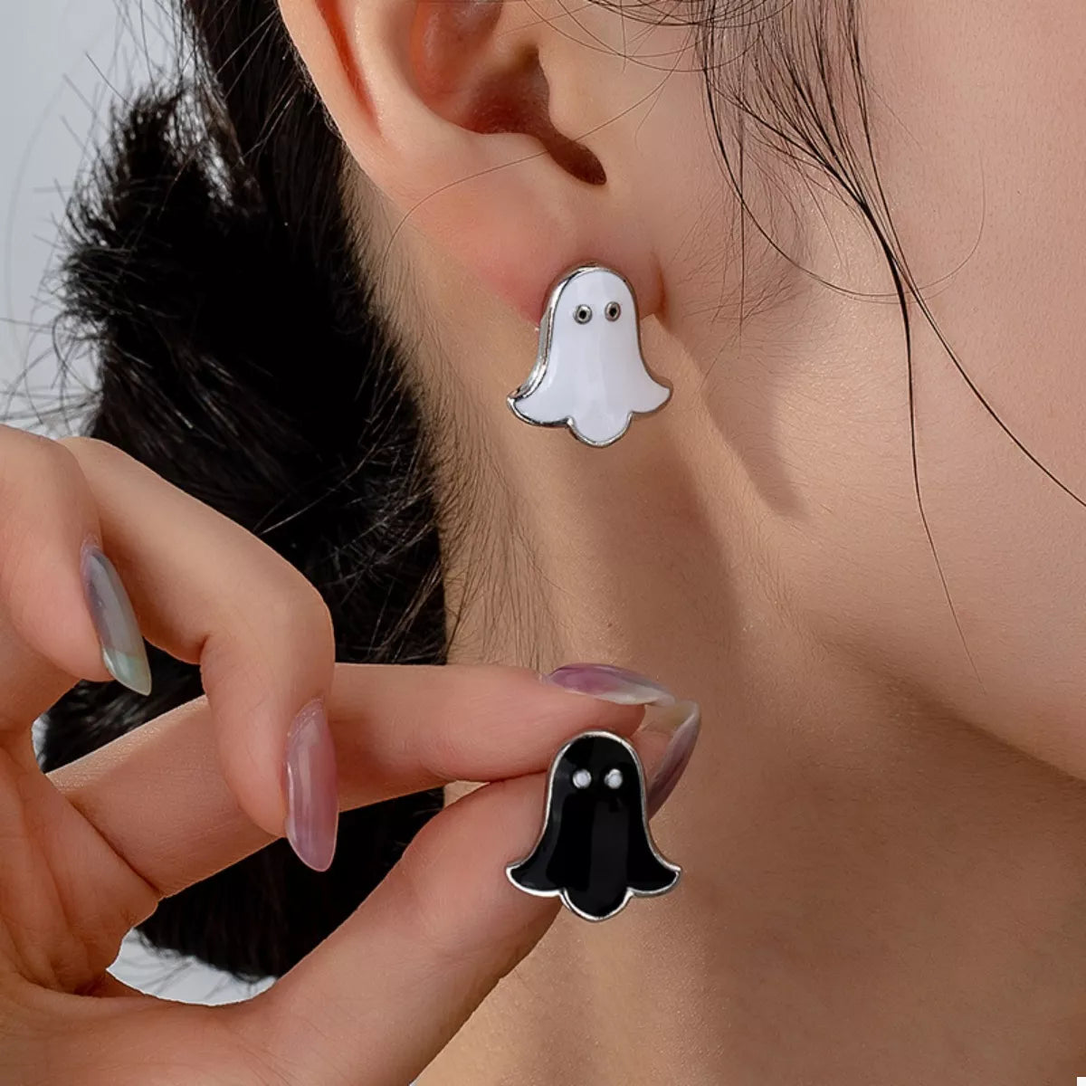 Fashorio Black And White Suit / onesize 2 Pair Halloween Ghost Stud Earrings